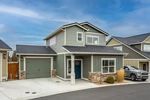 2755 SW Greens Blvd, Redmond, OR 97756 - Photo 2