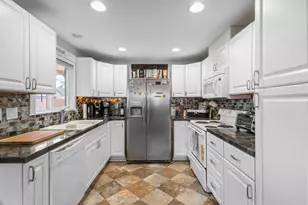 835 SW 14th St, Redmond, OR 97756 - Photo 6