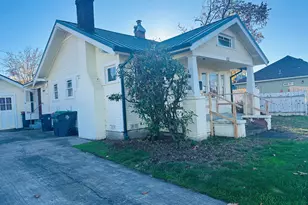 611 W 4th St, Medford, OR 97501 - Photo 2