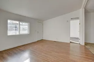 633 E Archwood Dr, Eagle Point, OR 97524 - Photo 8