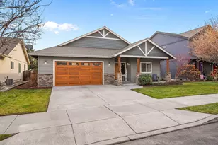 2834 SW Indian Pl, Redmond, OR 97756 - Photo 2
