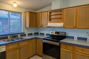 1055 N 5th St, Jacksonville, OR 97530 - Photo 16