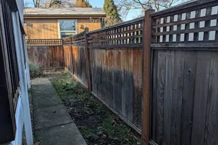 1055 N 5th St, Jacksonville, OR 97530 - Photo 28