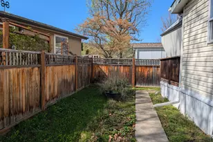 1055 N 5th St, Jacksonville, OR 97530 - Photo 30