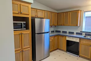 1055 N 5th St, Jacksonville, OR 97530 - Photo 10