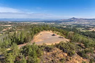 1028 Coleman Hls Dr, Medford, OR 97501 - Photo 2