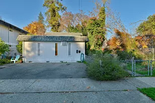 524 NW C St, Grants Pass, OR 97526 - Photo 2