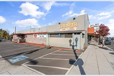 217 E Pine Street, Central Point, OR 97502 - Photo 4