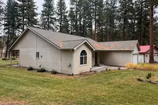 12473 Overland Dr, Klamath Falls, OR 97603 - Photo 2