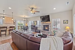 356 SW Bayou Pl, Grants Pass, OR 97526 - Photo 4