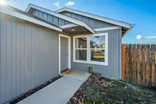 2527 NE 5th St, Redmond, OR 97756 - Photo 4