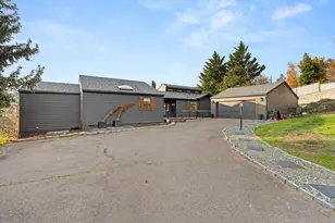 1383 Highcrest Dr, Medford, OR 97504 - Photo 38