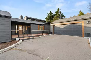 1383 Highcrest Dr, Medford, OR 97504 - Photo 2