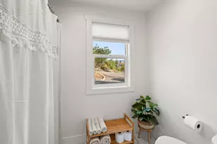 1383 Highcrest Dr, Medford, OR 97504 - Photo 14