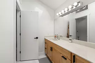 1383 Highcrest Dr, Medford, OR 97504 - Photo 18