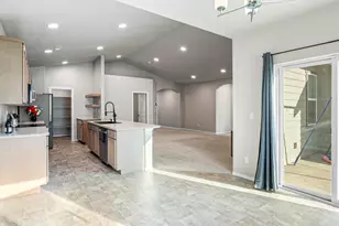 2346 NW Teak Pl, Redmond, OR 97756 - Photo 10