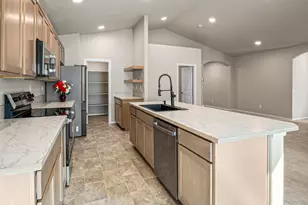 2346 NW Teak Pl, Redmond, OR 97756 - Photo 6