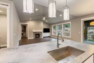 3127 NW Hidden Rdg Dr, Bend, OR 97703 - Photo 18