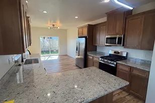 729 Dahl Pl, Medford, OR 97501 - Photo 4