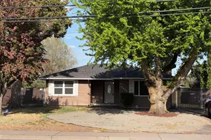 4225 Summers Ln, Klamath Falls, OR 97603 - Photo 2