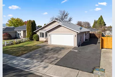 1025 Fairfield Avenue, Central Point, OR 97502 - Photo 8