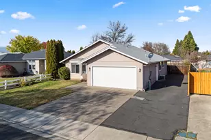 1025 Fairfield Ave, Central Point, OR 97502 - Photo 8