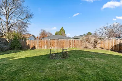 1025 Fairfield Avenue, Central Point, OR 97502 - Photo 36