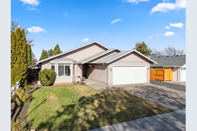 1025 Fairfield Avenue, Central Point, OR 97502 - Photo 4