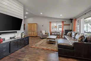 64564 Riverview Ave, Bend, OR 97703 - Photo 6