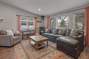 64564 Riverview Ave, Bend, OR 97703 - Photo 6