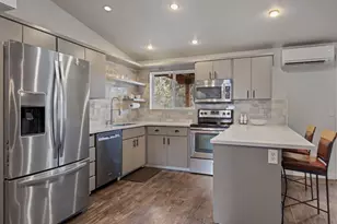 64564 Riverview Ave, Bend, OR 97703 - Photo 12