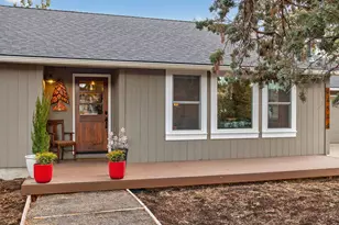 64564 Riverview Ave, Bend, OR 97703 - Photo 2