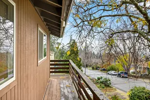 1103 Hillview Dr, Ashland, OR 97520 - Photo 32