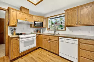 1103 Hillview Dr, Ashland, OR 97520 - Photo 14