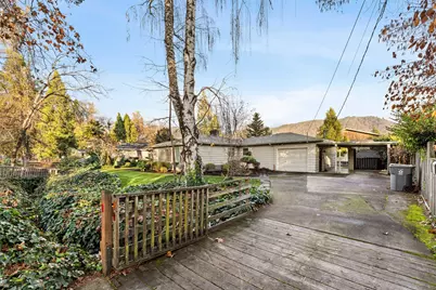 1021 NW Conklin Avenue, Grants Pass, OR 97526 - Photo 4