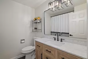 1051 NE Pepperwood Dr, Grants Pass, OR 97526 - Photo 20