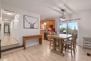 1051 NE Pepperwood Dr, Grants Pass, OR 97526 - Photo 8