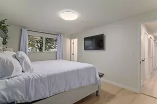 1051 NE Pepperwood Dr, Grants Pass, OR 97526 - Photo 14