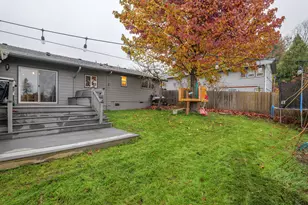 1051 NE Pepperwood Dr, Grants Pass, OR 97526 - Photo 30