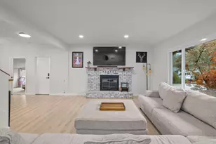 1051 NE Pepperwood Dr, Grants Pass, OR 97526 - Photo 4