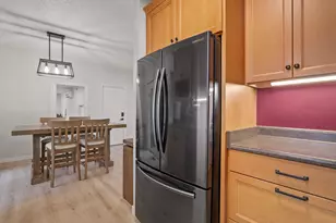 1051 NE Pepperwood Dr, Grants Pass, OR 97526 - Photo 12