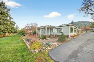 3955 S Stage Rd, Medford, OR 97501 - Photo 2