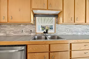 3955 S Stage Rd, Medford, OR 97501 - Photo 6