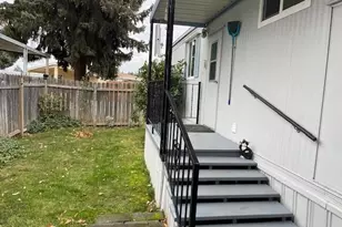 3700 Bellinger Ln, Medford, OR 97501 - Photo 4