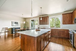 10064 Juniper Glen Cir, Redmond, OR 97756 - Photo 12
