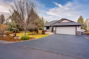 10064 Juniper Glen Cir, Redmond, OR 97756 - Photo 4