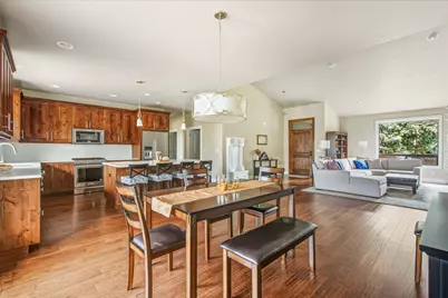 10064 Juniper Glen Circle, Redmond, OR 97756 - Photo 8