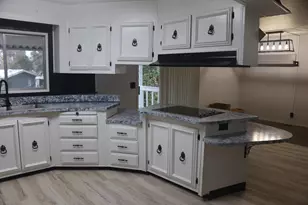 1125 SE Lee Roze Ln, Grants Pass, OR 97527 - Photo 8