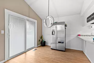 317 Highland Dr, Medford, OR 97504 - Photo 10