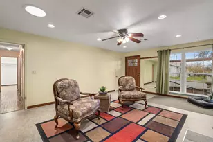 300 NE Mead St, Grants Pass, OR 97526 - Photo 8